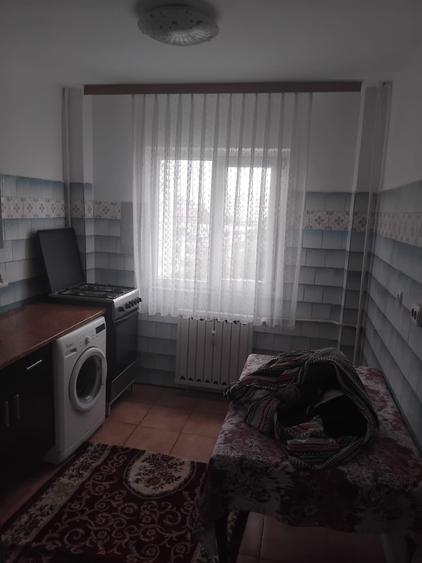 Apartament cu 3 camere decomandat în Olteniței