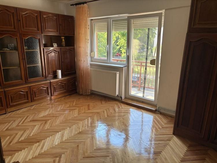 Apartament cu 3 camere decomandat în Dara