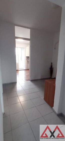 Apartament cu 3 camere decomandat în Dristor