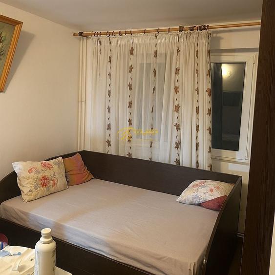 Apartament cu 3 camere semidecomandat în Păcurari