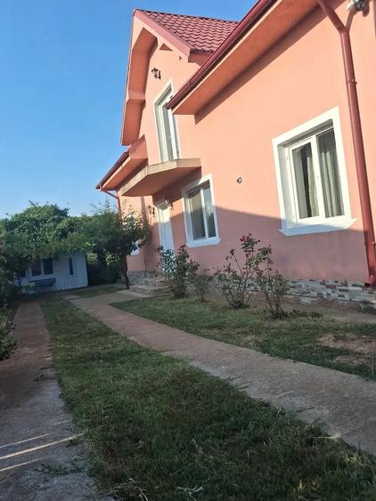 Casă cu Teren 1000 Mp în Central