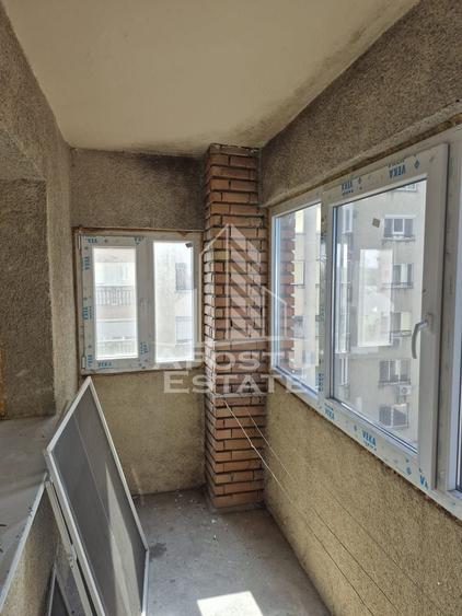 Apartament cu 3 camere decomandat în Lipovei