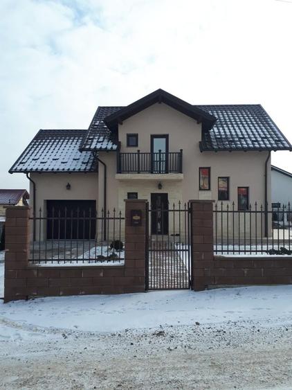 Casă cu 3 camere în Manolești