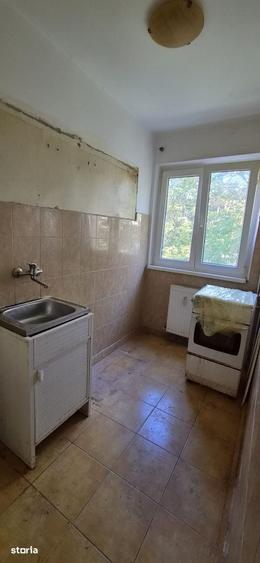 Apartament cu 3 camere semidecomandat în Circumvalațiunii