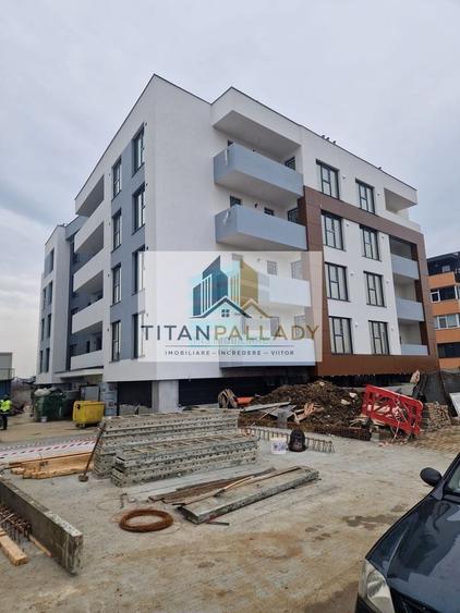 Apartament cu 3 camere decomandat în Titan