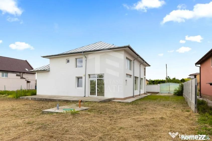 Casă cu 7 camere cu Teren 1446 Mp în Macea