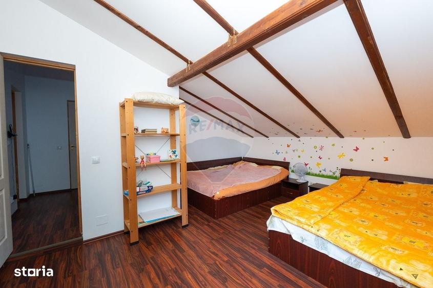 Casă cu 4 camere în Priboaia