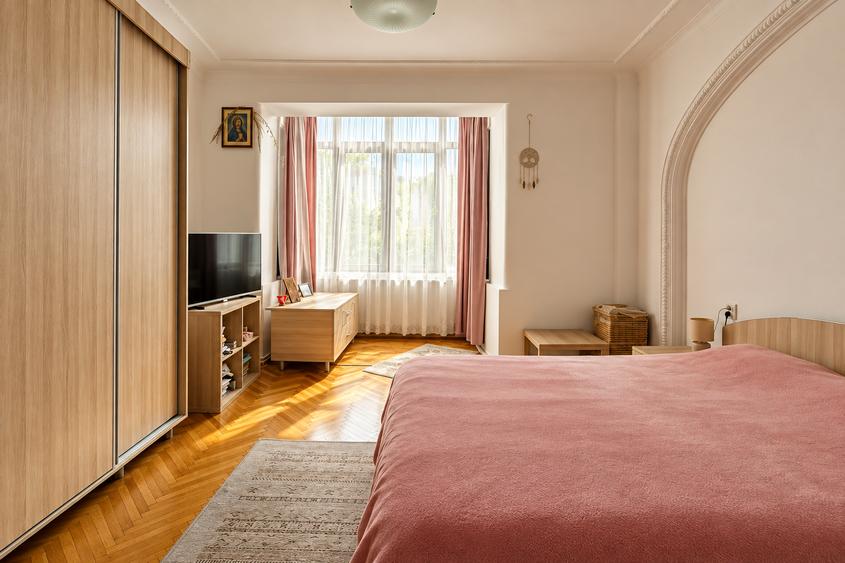 Apartament cu 5 camere decomandat în Ferdinand