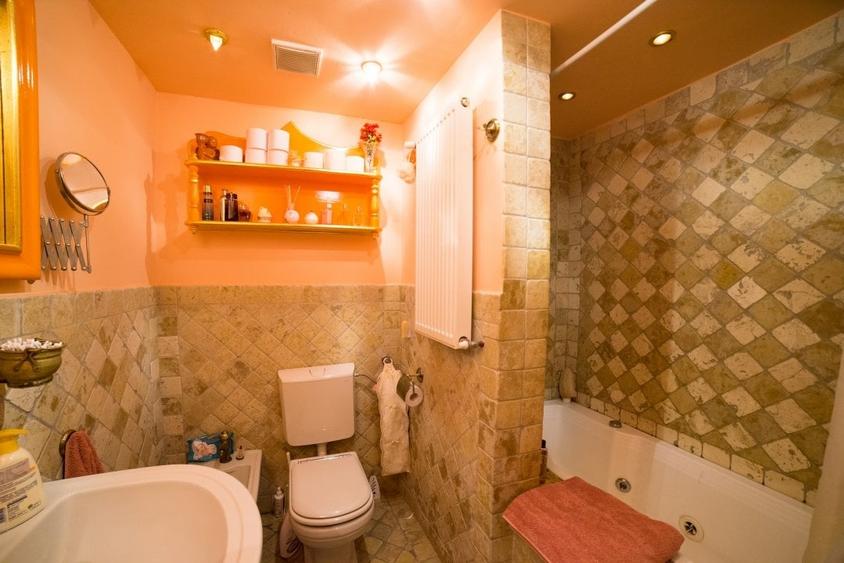 Apartament cu 3 camere decomandat, mobilat în Central