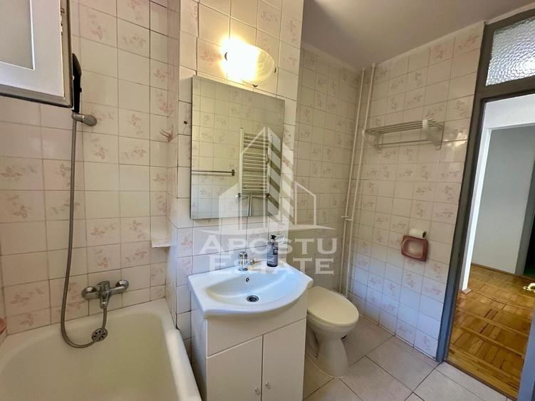Apartament cu 3 camere decomandat în Complex Studențesc
