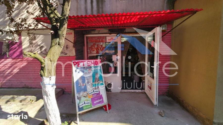 Spațiu comercial, de 51 mp, în Petros