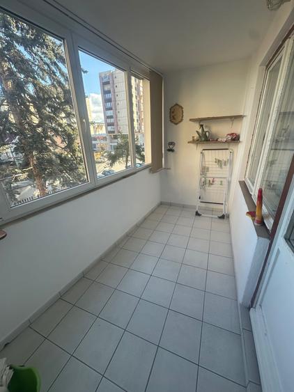 Apartament cu 3 camere decomandat în Noua