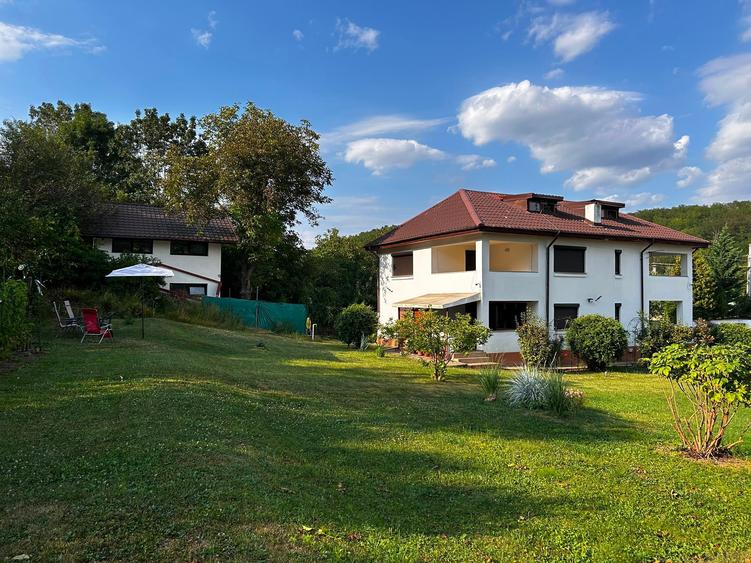 Casă individuală cu 5 camere cu Canalizare în Gâlmeia