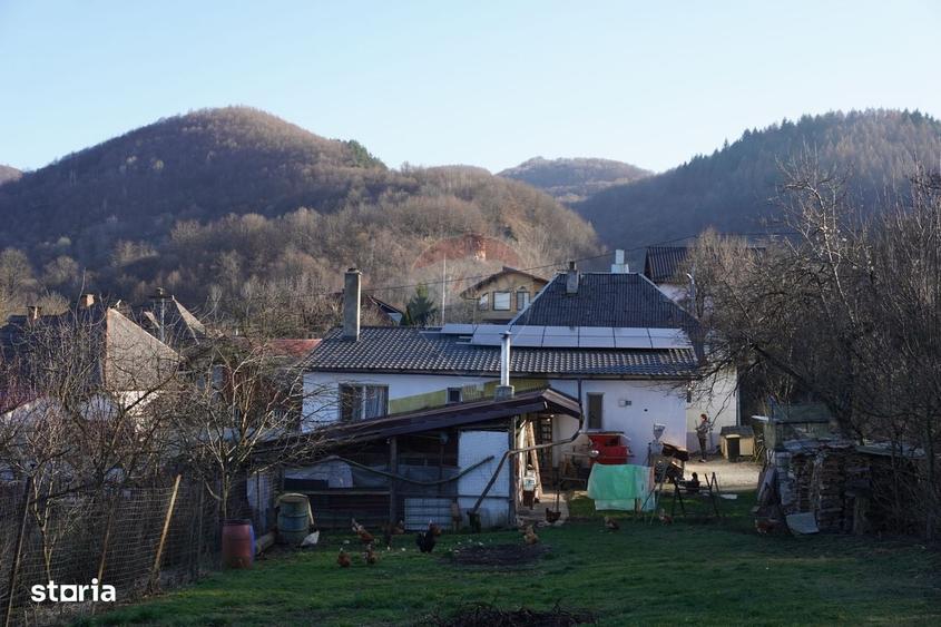 Casă cu 4 camere în Valea Hotarului