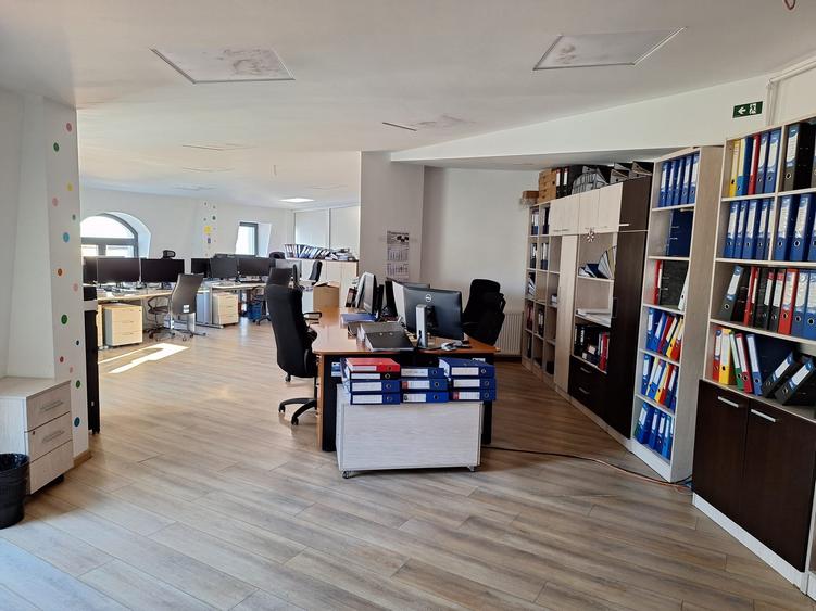Casă cu 5 camere cu Teren 300 Mp în Ștefan cel Mare