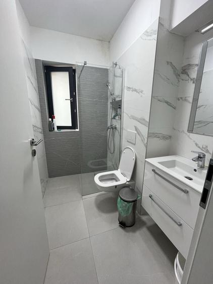 Apartament cu 3 camere decomandat în Exterior Vest
