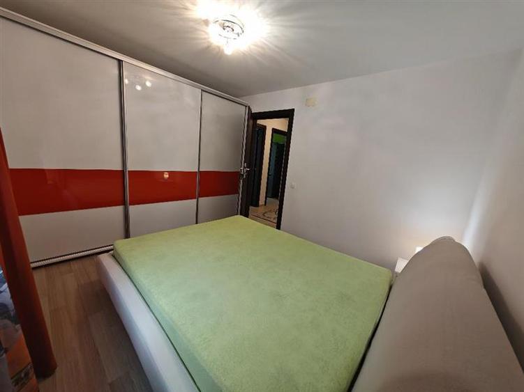 Apartament cu 2 camere decomandat, mobilat în Tractorul