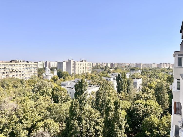 Apartament cu 3 camere semidecomandat, mobilat în Titan