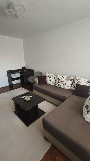 Apartament cu 3 camere decomandat, mobilat în Central