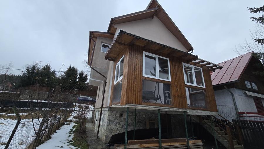 Casă cu 4 camere în Central
