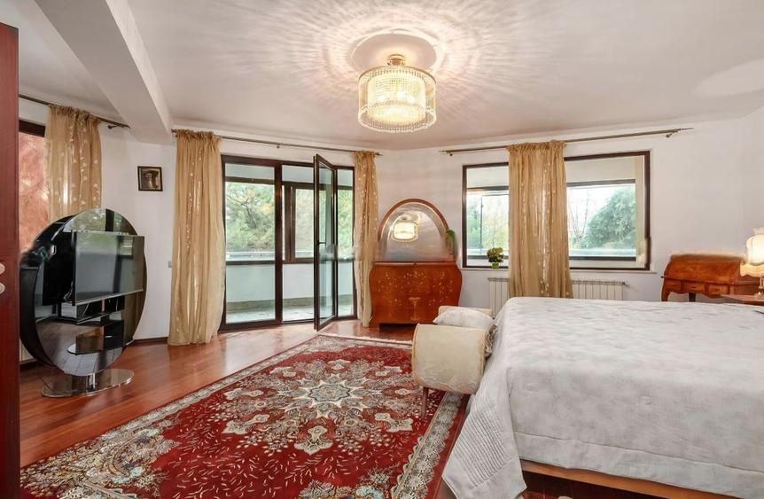 Casă individuală cu 5 camere cu Teren 670 Mp în Central