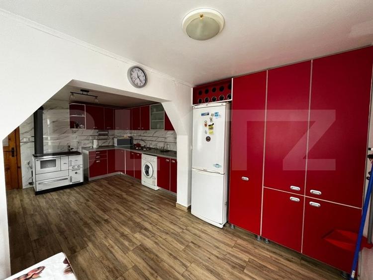 Casă individuală cu 7 camere cu Garaj în Exterior Est