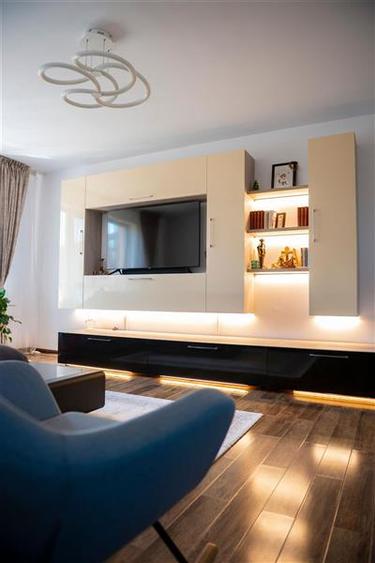 Casă individuală cu 8 camere cu Teren 555 Mp în Lazu