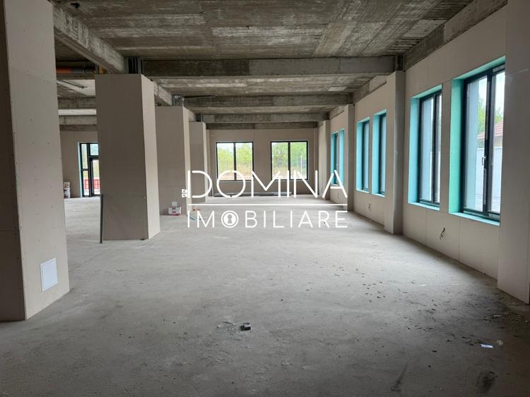 Spațiu comercial, de 350 mp, în Nord