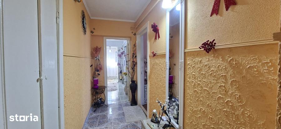 Apartament cu 4 camere decomandat, mobilat în Micro 39