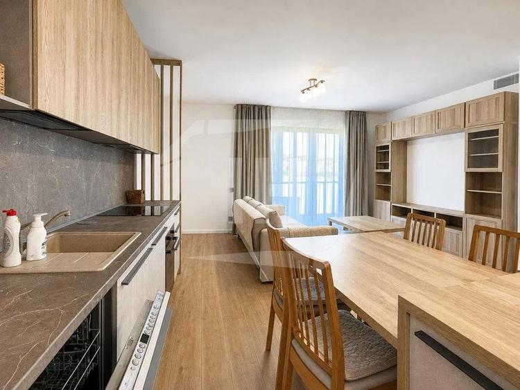 Apartament cu 2 camere semidecomandat, mobilat în Central