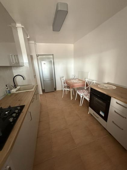 Apartament cu 3 camere decomandat, mobilat în Central