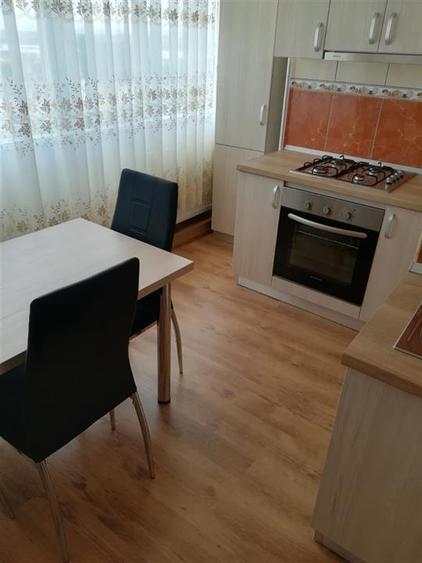 Apartament cu 3 camere decomandat în Ștefan cel Mare