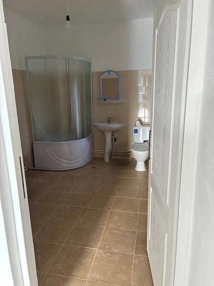 Casă cu 4 camere în Exterior Vest