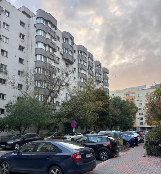 Apartament cu 3 camere în P-ța Unirii