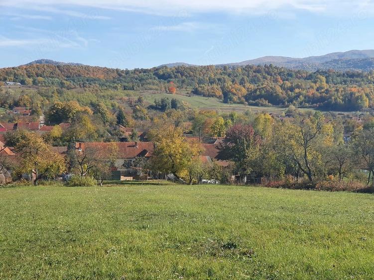 Teren de 3040 mp, în Românești