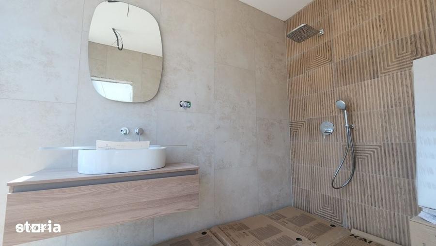 Casă cu 7 camere cu Teren 500 Mp în Central