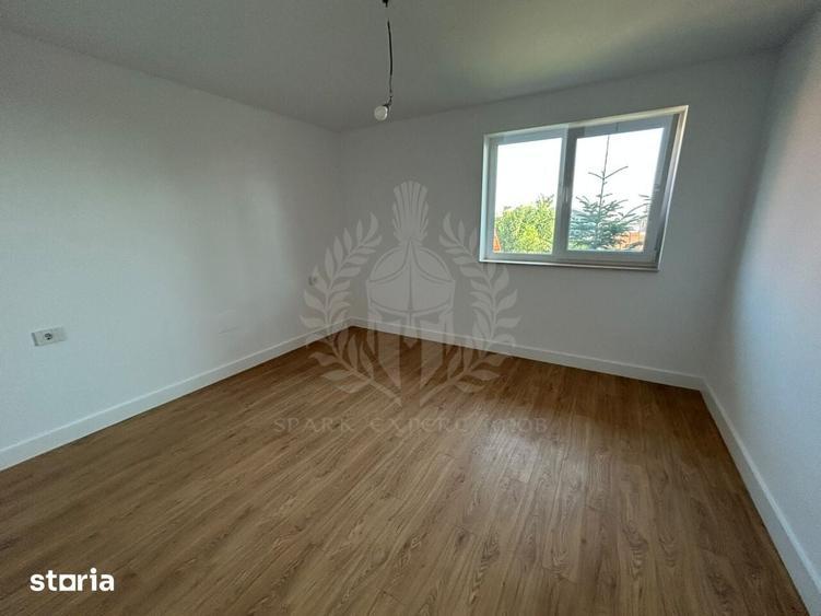 Casă cu 4 camere cu Teren 140 Mp în Păulești
