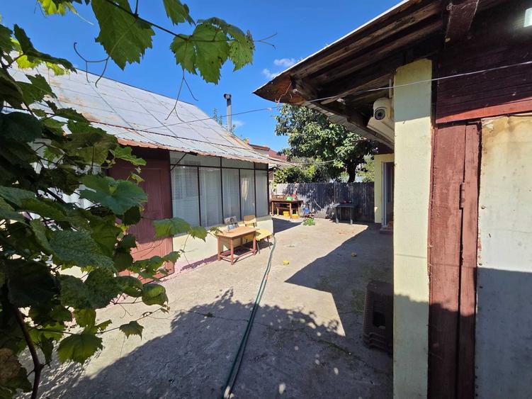 Casă cu 4 camere în Bărcănești