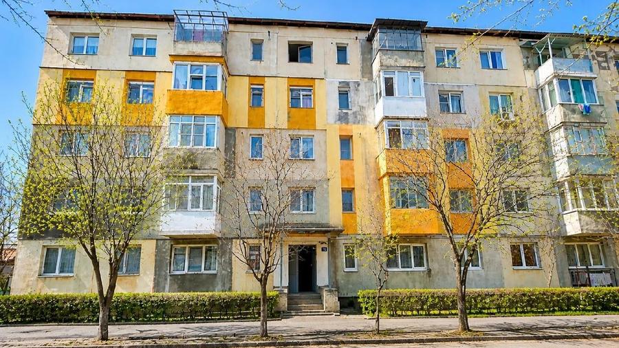 Apartament cu 3 camere semidecomandat în Nord
