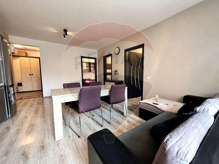 Apartament cu 2 camere semidecomandat, mobilat în Florești