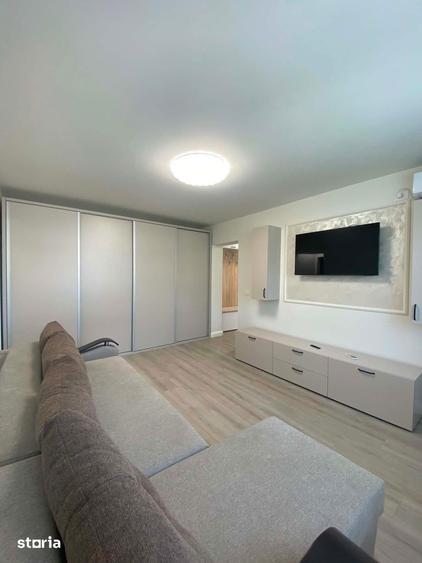 Apartament cu 3 camere semidecomandat în Micro 16