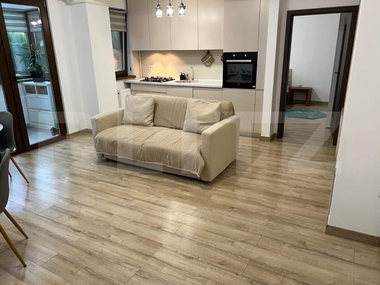 Apartament cu 2 camere semidecomandat, mobilat în Valea Adâncă