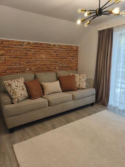 Casă cu 4 camere în Cracu Muntelui