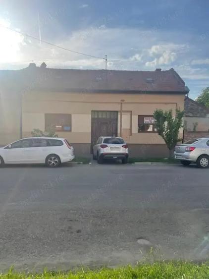 Casă cu 5 camere cu Teren 877 Mp în Lugoj