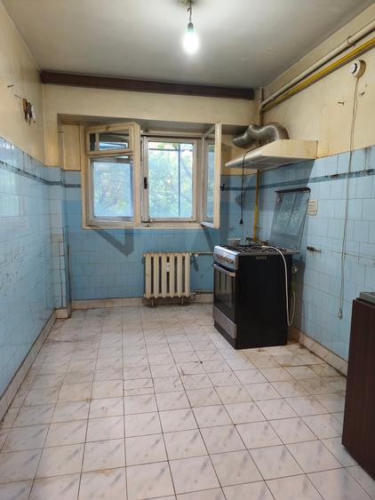 Apartament cu 3 camere semidecomandat în Drumul Taberei