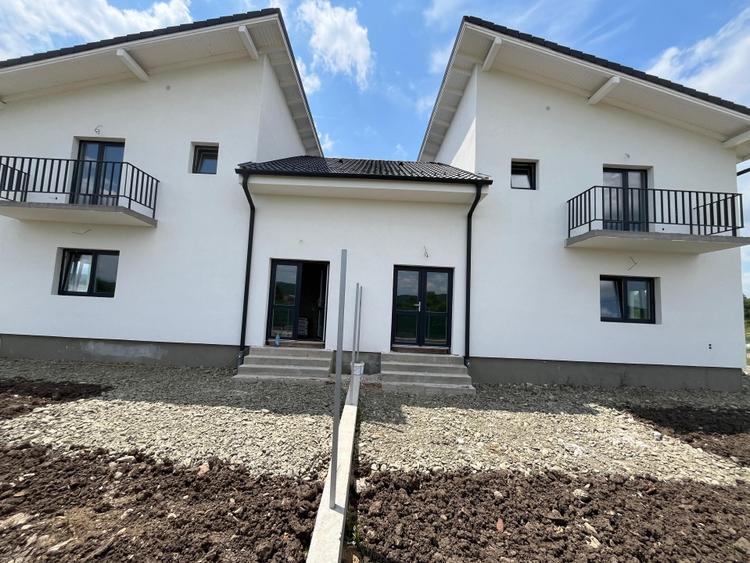 Duplex cu 5 camere cu Canalizare în Șelimbăr