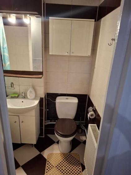 Apartament cu 3 camere decomandat în Universității