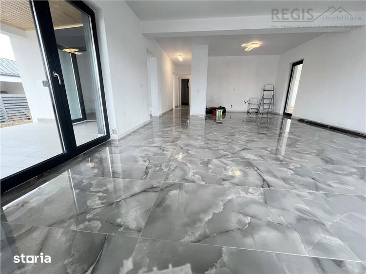 Casă cu 4 camere cu Canalizare în Cristian