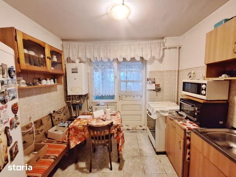 Apartament cu 3 camere semidecomandat în Mioriței