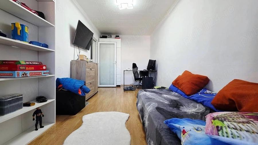 Apartament cu 3 camere decomandat, mobilat în Central